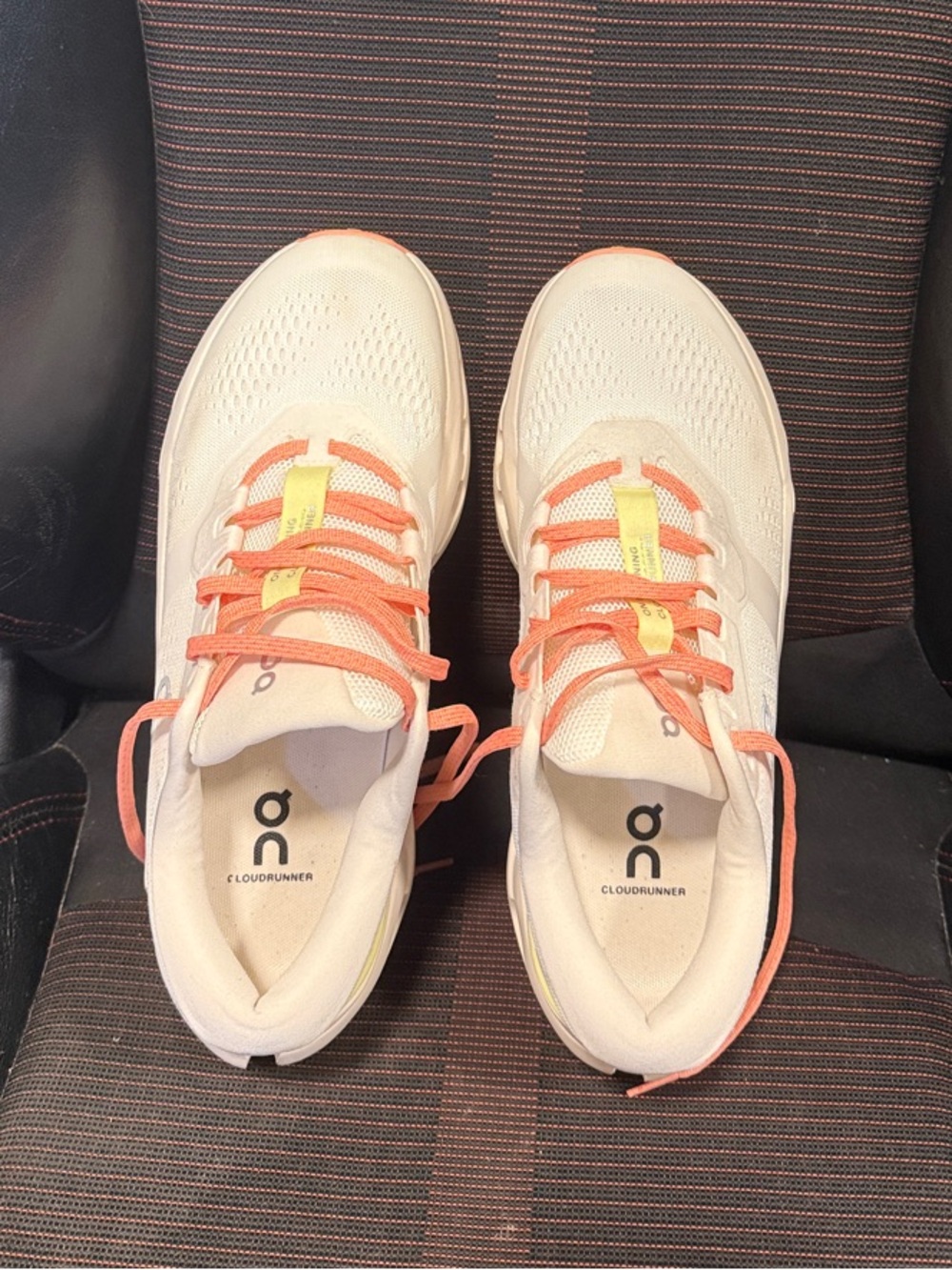Oncloud Running 3 Women's 9 Running Sneakers Like New!